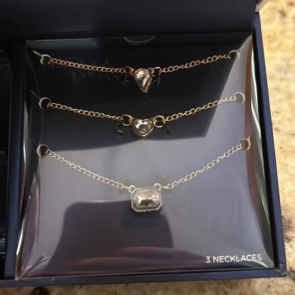 Jewelry Set - Picture 3 of 5